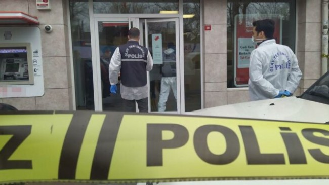 İstanbul’da banka soygunu! Güvenlik görevlisini bıçakladı, paraları alıp kaçtı