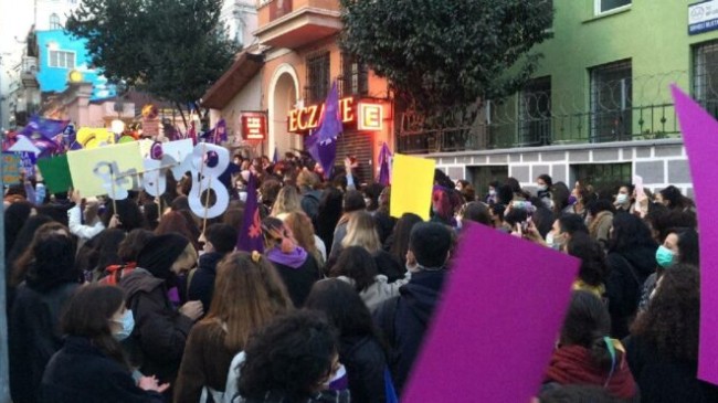 Taksim Meydanı kapatıldı! Kadınlar 8 Mart için Cihangir’de toplandı