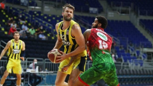 Fenerbahçe’yi yenen Pınar Karşıyaka, İstanbul’dan avantajla döndü