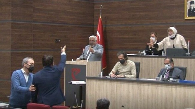MHP’li üye Deniz Gezmiş’e ‘terörist’ dedi, meclis karıştı