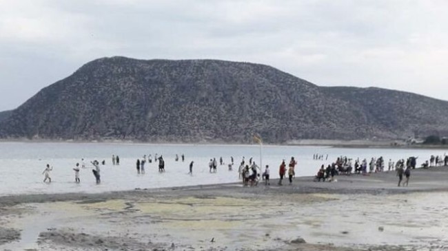 Tahribat sürüyor: Salda Gölü’nde sular 50 metre çekildi