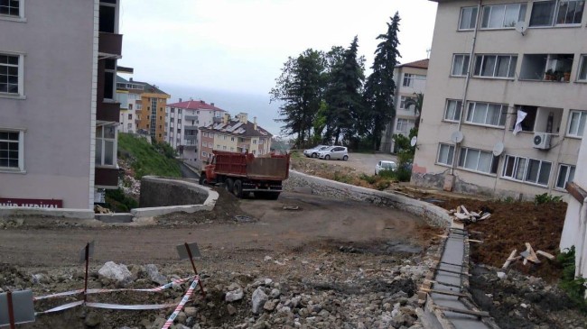 AKP’li belediye, 500 metrelik ambulans yolunu 2 yıldır yapamadı