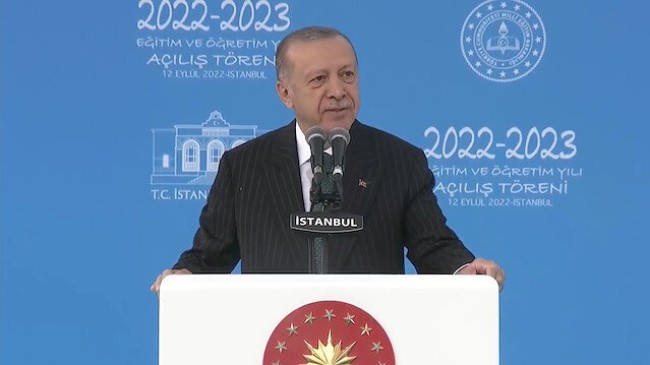 Cumhurbaşkanı Erdoğan gençlere seslendi: Sosyal medyanın size gerçeklerden kopuk sahte bir evrene hapsetmesine izin vermeyin