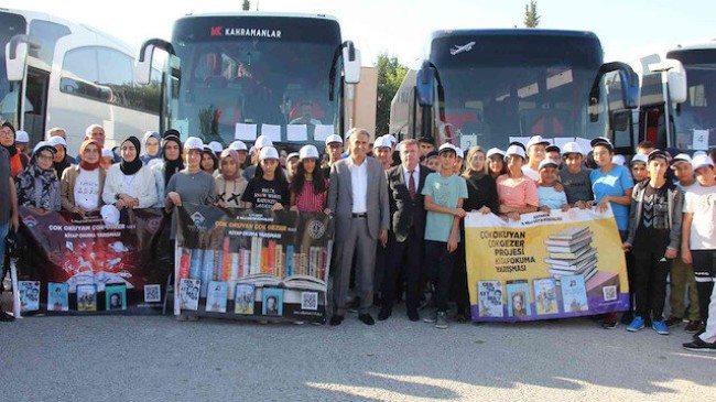 En çok kitap okuyan 200 öğrenci İstanbul’a uğurlandı