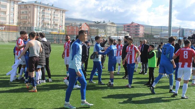 Ardahan’daki play-out maçında ortalık karıştı, karşılaşma tatil edildi